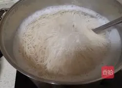Illustration of how to make noodles 13
