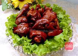 Illustration of stewed pig trotters 22