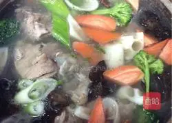Illustration of how to make seasonal vegetable ribs soup 4