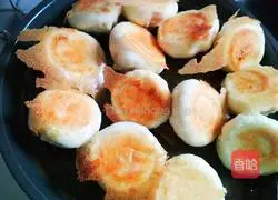 Illustration of how to make white radish and pork fried buns 14