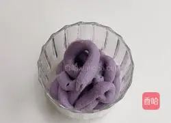 Illustration of how to make purple taro puree coffee milk coffee 2