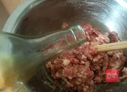 Illustration of how to make mushroom, carrot and pork buns 7