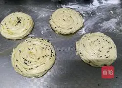 Illustration of how to make golden cakes 8