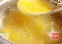 Illustration of how to make corn, sweet potato and white fungus soup 15