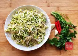 Illustration of how to make cold soybean sprouts 1