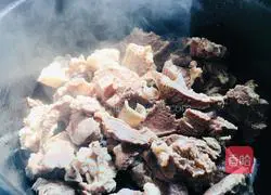 Illustration of how to make radish and beef brisket in clear soup 7