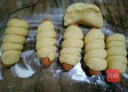 Pumpkin Hot Dog Illustration of how to make a roll 14