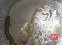 Illustration of how to make crispy sesame cakes 1