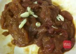 Saute onions Illustration of how to make shredded pork 3