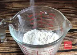 Illustration of how to make broccoli egg pancake rolls 1