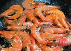 Illustration of how to make tomato prawns 4