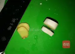 Illustration of how to make seaweed and tofu soup 3