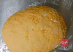 Illustration of how to make yeast pumpkin cake 7