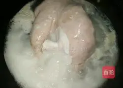 Illustration of how to make belly-wrapped chicken 5