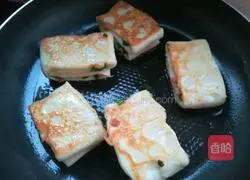 Illustration of how to make fried rolls 17