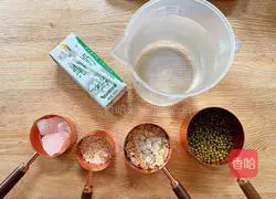 Illustration of how to make mung bean paste and milk 1