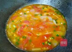 Illustration of how to make tomato, cucumber and meat slices soup 18