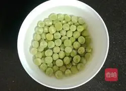 Illustration of how to make pea and pork noodles (baby food supplement) 2
