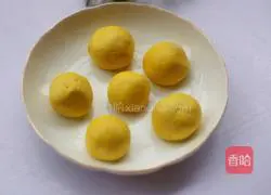 Illustration of how to make pumpkin orange lanterns 9