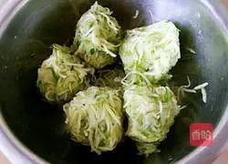 Illustration of how to make fried radish balls 4