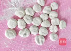 Illustration of how to make pork and radish dumplings 11