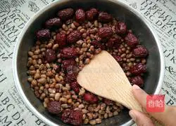 Illustration of how to make Jiangdou and red date buns 7