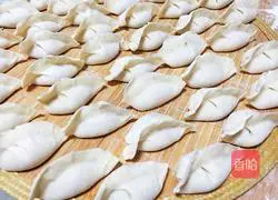 Pork okra filling Illustration of how to make dumplings 13