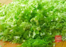 Illustration of how to make cabbage and green pepper stuffed buns 2