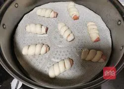 Illustration of how to make ham sausage steamed bun rolls 15