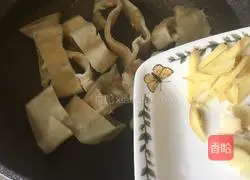 Illustration of how to cook chicken soup with fish maw 5