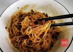 Illustration of how to make noodles with shredded pork sauce 6