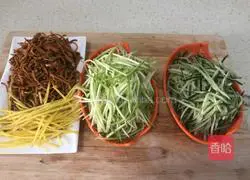 Illustration of how to make Cordyceps flowers mixed with mixed vegetables 2