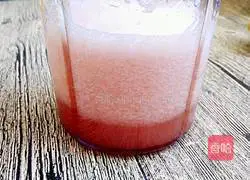 Illustration of how to make red heart honey grapefruit juice 6