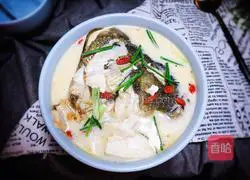 Illustration of how to make wolfberry tofu and fish head soup 12
