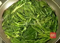 Illustration of how to make spinach with nuts 1