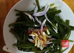 Illustration of how to make cold kelp shreds 10