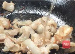 Illustration of how to stir-fry pork belly and snow peas 11