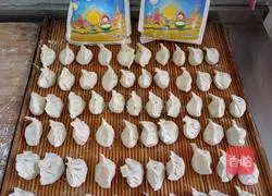 Illustration of how to make snowflake wheat flour vegetarian dumplings 11