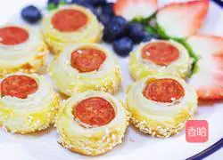 Illustration of how to make sausage flying cake rolls 12