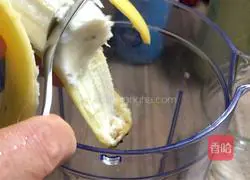 Mango Banana Sparkling Drink Recipe Illustration 2