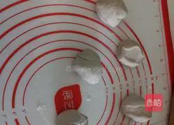 Illustration of how to make pork vermicelli buns 6