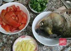 Illustration of making fish head powder 1