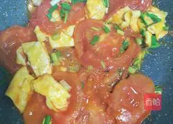 Illustration of how to make scrambled eggs with tomatoes 6