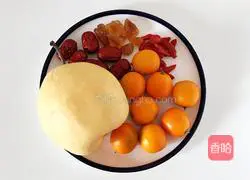 Illustration of how to make rock sugar, snow pear and kumquat drink 1