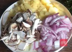 Illustration of how to make mushroom and potato soup 4