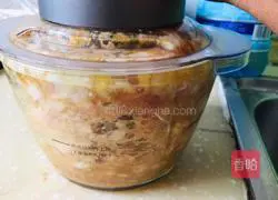 Illustration of how to make big meat wontons 4