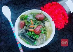 Illustration of how to make black-bone chicken and thunder gong root soup 7