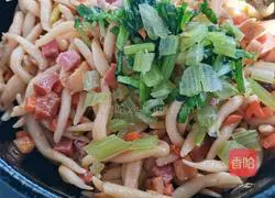 Illustration of how to make fried fish with noodles 7