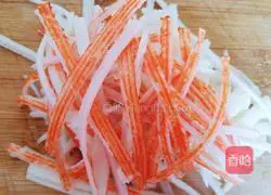 Illustration of how to make egg white crab sticks 2