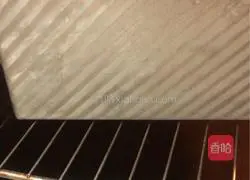 Illustration of how to make sesame and raisin toast 8